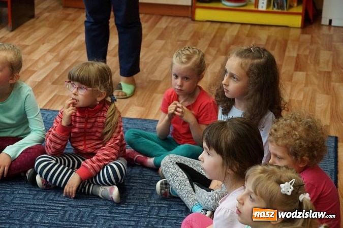 Zdjęcie w galerii na portalu naszwodzislaw.com: Maluchy uczą się segregować odpady wiadomości z regionu