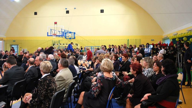 Zdjęcie w galerii na portalu naszwodzislaw.com: Widowisko na otwarcie hali sportowej wiadomości z regionu