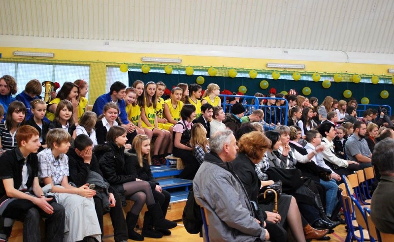 Zdjęcie w galerii na portalu naszwodzislaw.com: Widowisko na otwarcie hali sportowej wiadomości z regionu