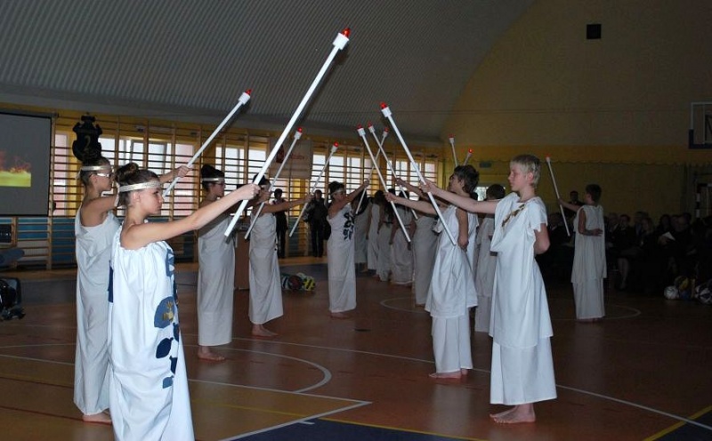 Zdjęcie w galerii na portalu naszwodzislaw.com: Widowisko na otwarcie hali sportowej wiadomości z regionu
