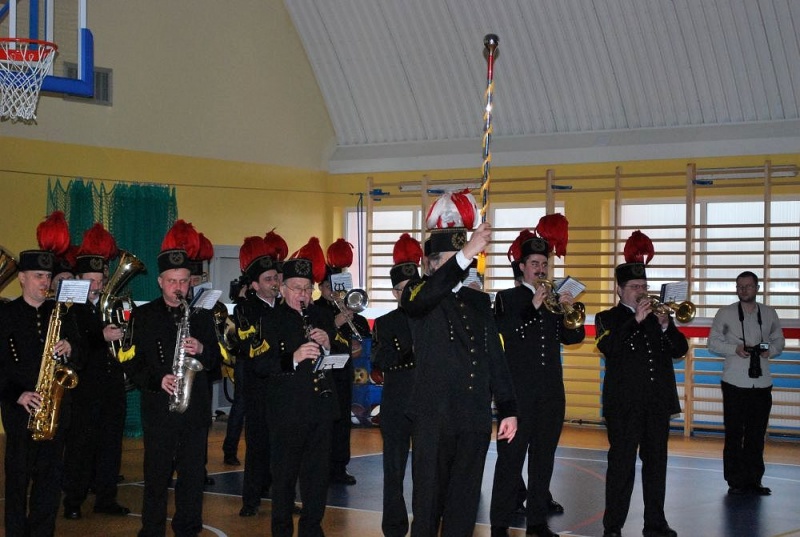 Zdjęcie w galerii na portalu naszwodzislaw.com: Widowisko na otwarcie hali sportowej wiadomości z regionu