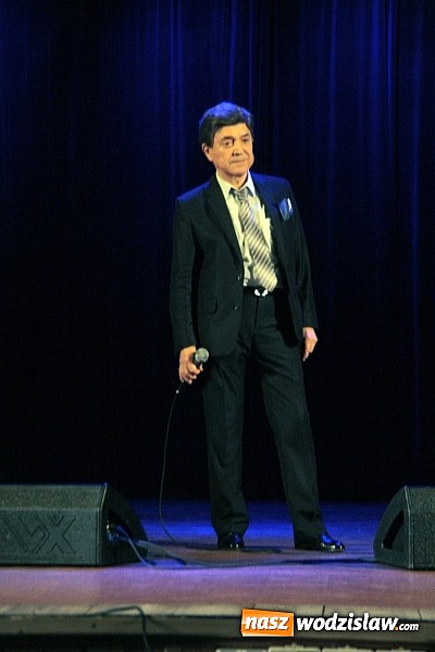 Zdjęcie w galerii na portalu naszwodzislaw.com: Jerzy Połomski zaśpiewał dla Mam wiadomości z regionu