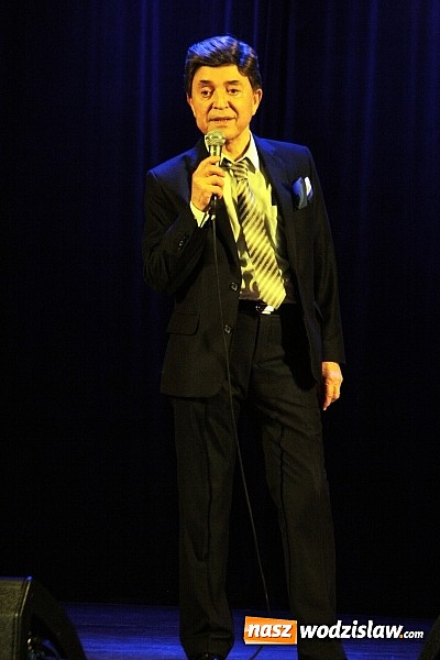 Zdjęcie w galerii na portalu naszwodzislaw.com: Jerzy Połomski zaśpiewał dla Mam wiadomości z regionu