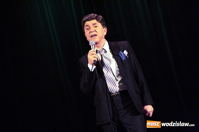Zdjęcie w galerii na portalu naszwodzislaw.com: Jerzy Połomski zaśpiewał dla Mam wiadomości z regionu