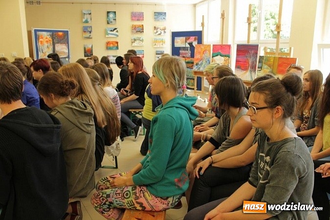 Zdjęcie w galerii na portalu naszwodzislaw.com: Wybitni znawcy w wodzisławskim Liceum Plastycznym  wiadomości z regionu