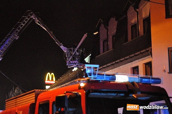 Zdjęcie w galerii na portalu naszwodzislaw.com: Pożar budynku wielorodzinnego w Wodzisławiu  wiadomości z regionu