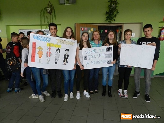 Zdjęcie w galerii na portalu naszwodzislaw.com: Uczniowie G2 walczą ze stereotypami wiadomości z regionu