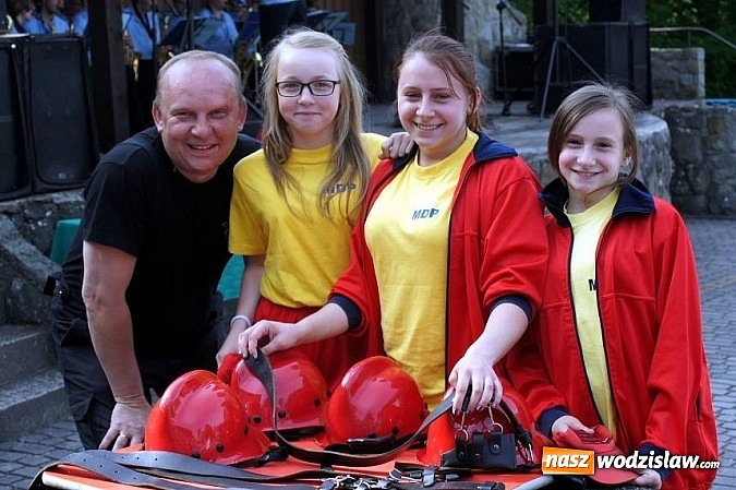 Zdjęcie w galerii na portalu naszwodzislaw.com: Gminny Dzień Strażaka w Mszanie za nami - były odznaczenia, pokazy ratownictwa i dobra zabawa wiadomości z regionu