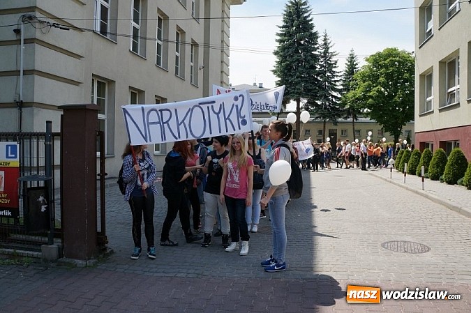 Zdjęcie w galerii na portalu naszwodzislaw.com: Namawiali do życia bez uzależnień - PaT w Wodzisławiu Śląskim  wiadomości z regionu