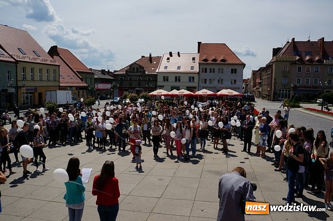 Zdjęcie w galerii na portalu naszwodzislaw.com: Namawiali do życia bez uzależnień - PaT w Wodzisławiu Śląskim  wiadomości z regionu