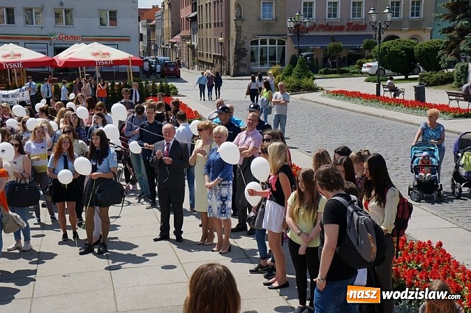 Zdjęcie w galerii na portalu naszwodzislaw.com: Namawiali do życia bez uzależnień - PaT w Wodzisławiu Śląskim  wiadomości z regionu