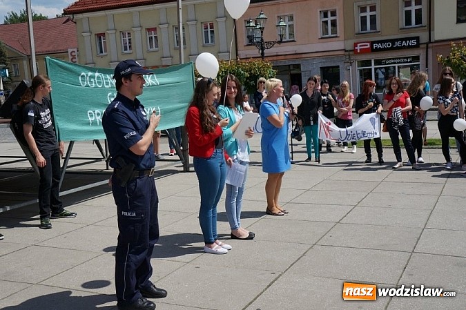Zdjęcie w galerii na portalu naszwodzislaw.com: Namawiali do życia bez uzależnień - PaT w Wodzisławiu Śląskim  wiadomości z regionu