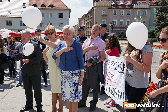 Zdjęcie w galerii na portalu naszwodzislaw.com: Namawiali do życia bez uzależnień - PaT w Wodzisławiu Śląskim  wiadomości z regionu