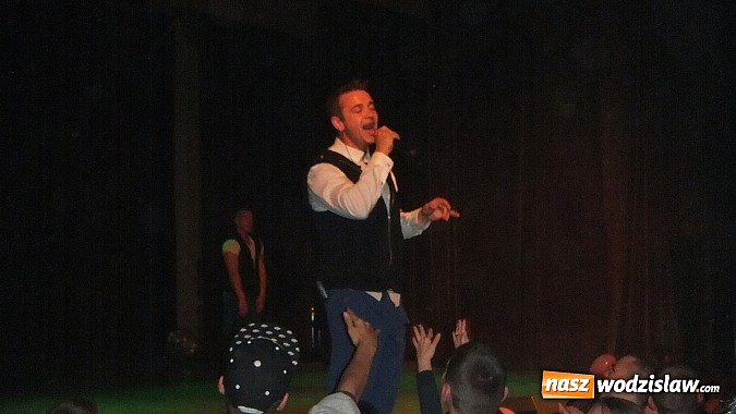 Zdjęcie w galerii na portalu naszwodzislaw.com: Niepełnosprawni  z powiatu wodzisławskiego zatańczyli z zespołem Weekend i pobili rekord Polski! wiadomości z regionu