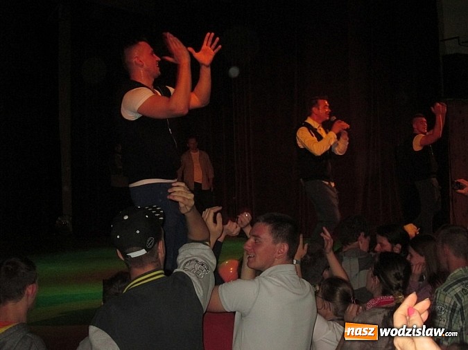 Zdjęcie w galerii na portalu naszwodzislaw.com: Niepełnosprawni  z powiatu wodzisławskiego zatańczyli z zespołem Weekend i pobili rekord Polski! wiadomości z regionu