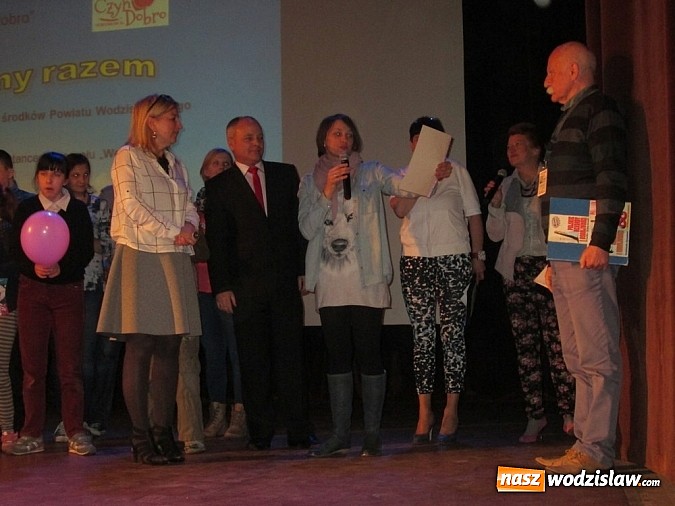 Zdjęcie w galerii na portalu naszwodzislaw.com: Niepełnosprawni  z powiatu wodzisławskiego zatańczyli z zespołem Weekend i pobili rekord Polski! wiadomości z regionu