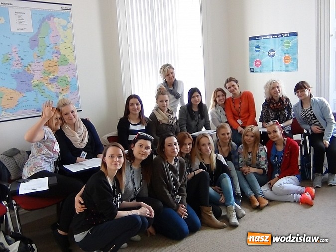 Zdjęcie w galerii na portalu naszwodzislaw.com: Uczennice Zespołu Szkół Ponadgimnazjalnych w Pszowie odbywają staż fryzjerski w Irlandii Północnej  wiadomości z regionu