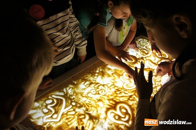 Zdjęcie w galerii na portalu naszwodzislaw.com: Bajowa noc w bibliotece w Godowie   wiadomości z regionu