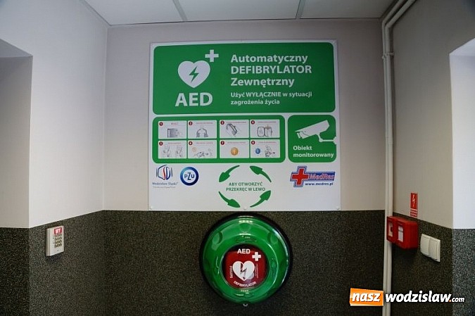 Zdjęcie w galerii na portalu naszwodzislaw.com: Będzie bezpieczniej – defibrylator w Urzędzie Miasta  wiadomości z regionu
