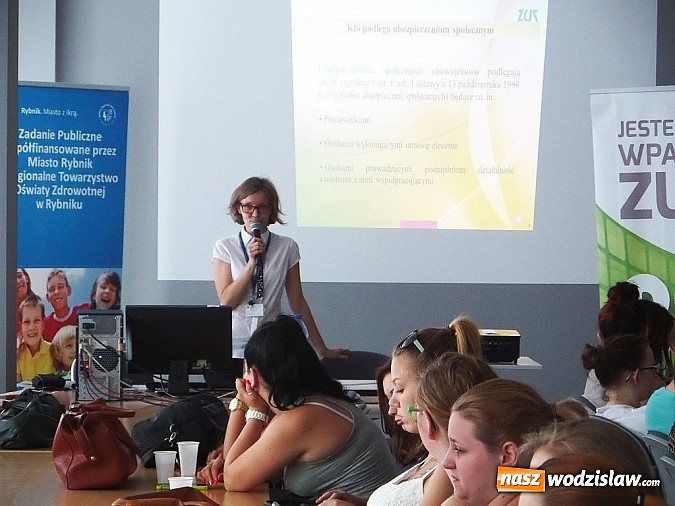 Zdjęcie w galerii na portalu naszwodzislaw.com: Bezpieczne wakacje – bezpieczna praca – uczniowie wysłuchali prelekcji w rybnickim ZUS-ie  wiadomości z regionu