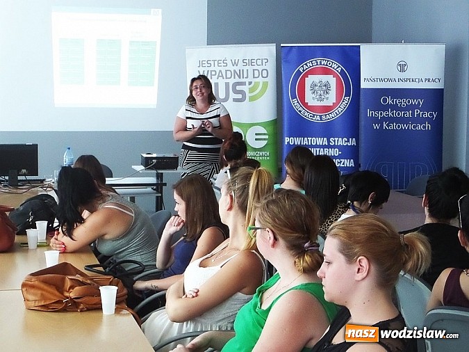 Zdjęcie w galerii na portalu naszwodzislaw.com: Bezpieczne wakacje – bezpieczna praca – uczniowie wysłuchali prelekcji w rybnickim ZUS-ie  wiadomości z regionu