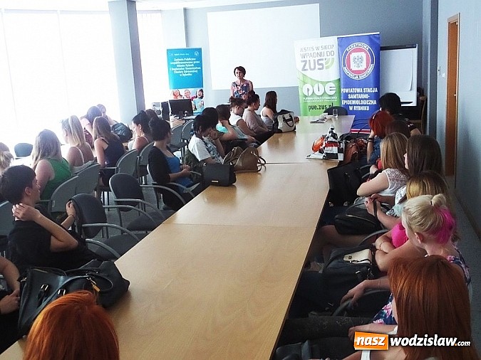 Zdjęcie w galerii na portalu naszwodzislaw.com: Bezpieczne wakacje – bezpieczna praca – uczniowie wysłuchali prelekcji w rybnickim ZUS-ie  wiadomości z regionu