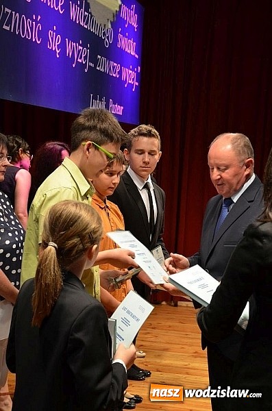 Zdjęcie w galerii na portalu naszwodzislaw.com: W powiecie wodzisławskim uhonorowano najzdolniejszą młodzież wiadomości z regionu