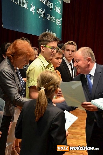 Zdjęcie w galerii na portalu naszwodzislaw.com: W powiecie wodzisławskim uhonorowano najzdolniejszą młodzież wiadomości z regionu