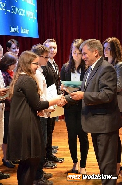 Zdjęcie w galerii na portalu naszwodzislaw.com: W powiecie wodzisławskim uhonorowano najzdolniejszą młodzież wiadomości z regionu
