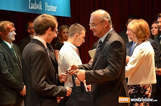 Zdjęcie w galerii na portalu naszwodzislaw.com: W powiecie wodzisławskim uhonorowano najzdolniejszą młodzież wiadomości z regionu