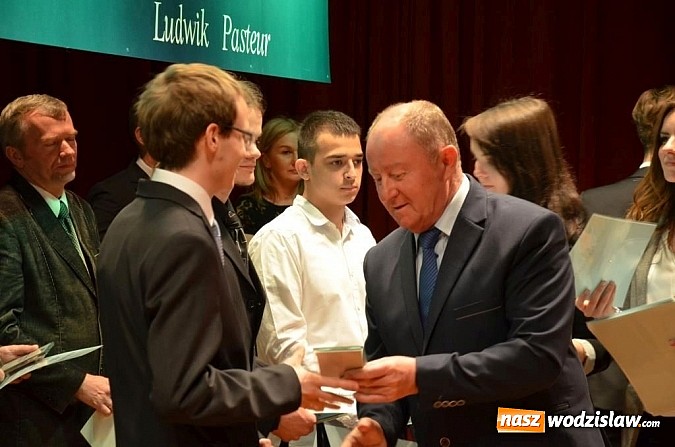 Zdjęcie w galerii na portalu naszwodzislaw.com: W powiecie wodzisławskim uhonorowano najzdolniejszą młodzież wiadomości z regionu