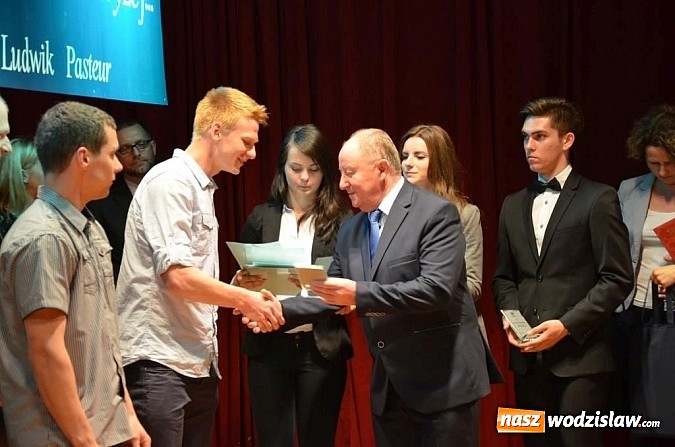 Zdjęcie w galerii na portalu naszwodzislaw.com: W powiecie wodzisławskim uhonorowano najzdolniejszą młodzież wiadomości z regionu