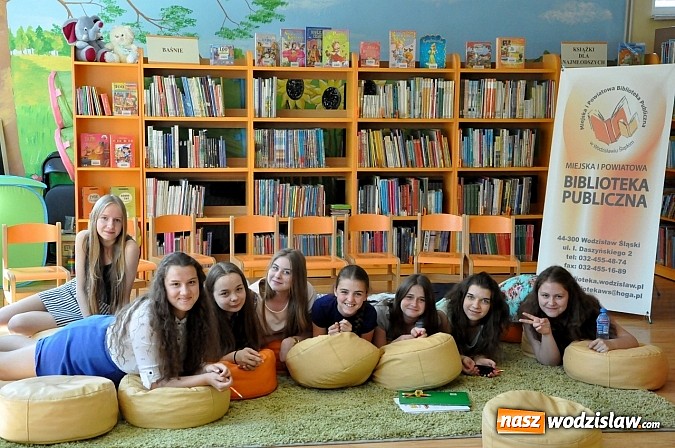 Zdjęcie w galerii na portalu naszwodzislaw.com: Uczennice G1 czytały bajki przedszkolakom  wiadomości z regionu