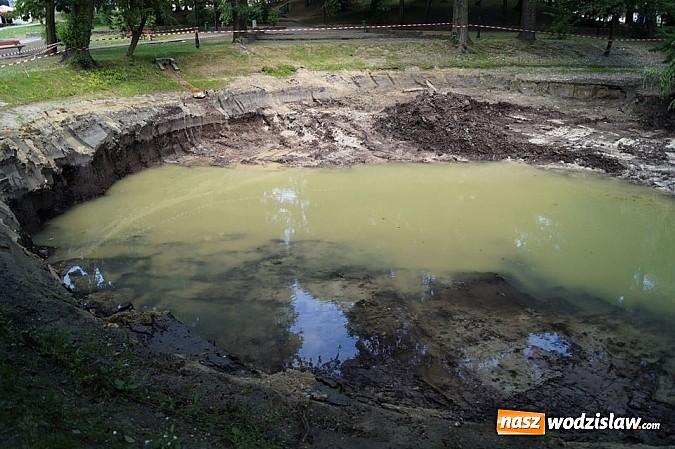 Zdjęcie w galerii na portalu naszwodzislaw.com: Dobiegają końca prace związane z oczyszczaniem dna wodzisławskiego stawu wiadomości z regionu