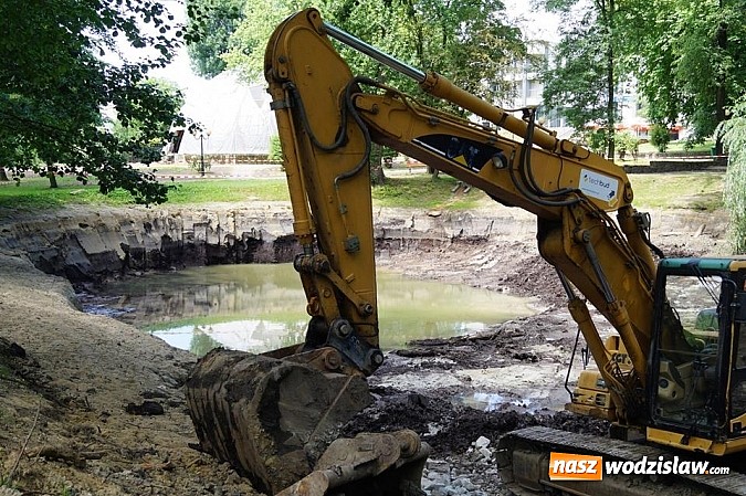Zdjęcie w galerii na portalu naszwodzislaw.com: Dobiegają końca prace związane z oczyszczaniem dna wodzisławskiego stawu wiadomości z regionu