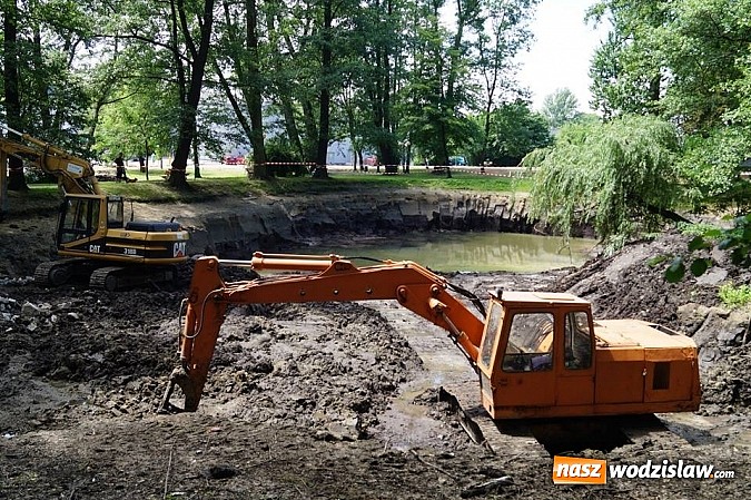Zdjęcie w galerii na portalu naszwodzislaw.com: Dobiegają końca prace związane z oczyszczaniem dna wodzisławskiego stawu wiadomości z regionu