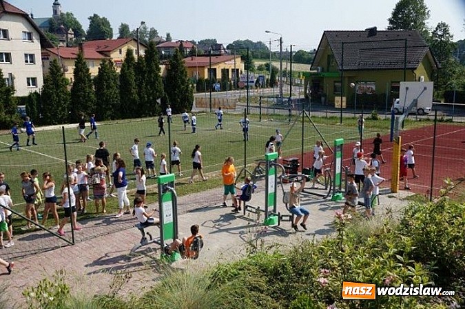 Zdjęcie w galerii na portalu naszwodzislaw.com: Siłownia pod chmurką w Zawadzie już gotowa wiadomości z regionu