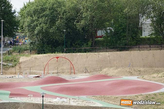 Zdjęcie w galerii na portalu naszwodzislaw.com: Co dzieje się na placu budowy Rodzinnego Parku Rozrywki? wiadomości z regionu