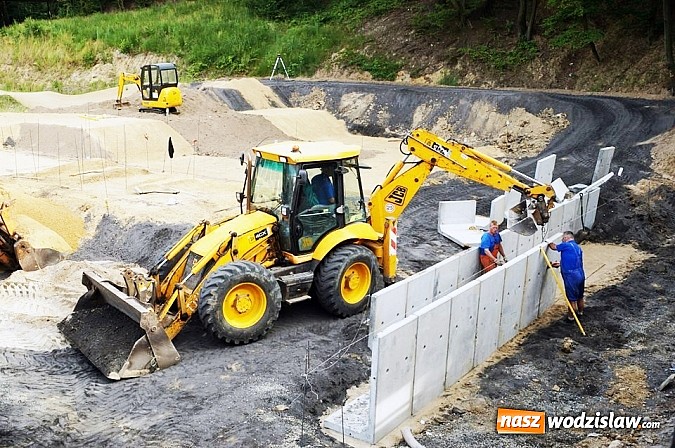 Zdjęcie w galerii na portalu naszwodzislaw.com: Co dzieje się na placu budowy Rodzinnego Parku Rozrywki? wiadomości z regionu
