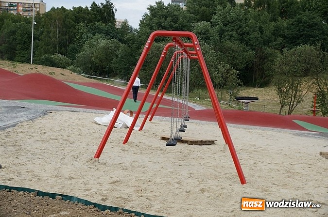 Zdjęcie w galerii na portalu naszwodzislaw.com: Co dzieje się na placu budowy Rodzinnego Parku Rozrywki? wiadomości z regionu