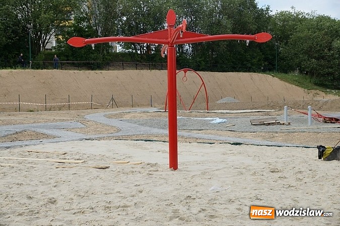 Zdjęcie w galerii na portalu naszwodzislaw.com: Co dzieje się na placu budowy Rodzinnego Parku Rozrywki? wiadomości z regionu