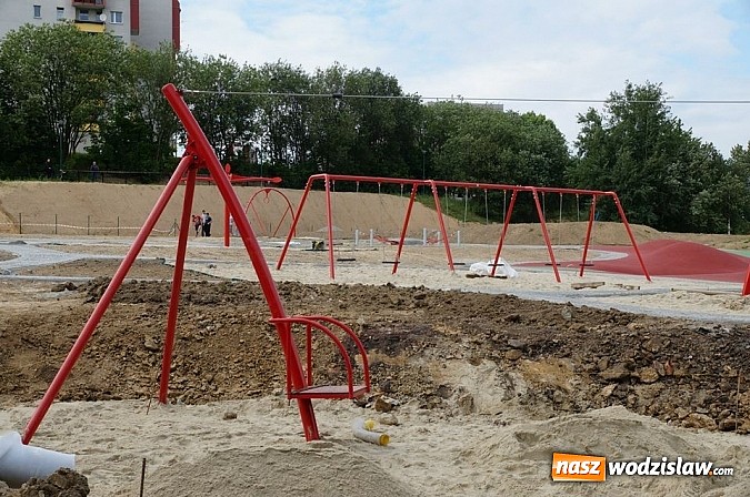Zdjęcie w galerii na portalu naszwodzislaw.com: Co dzieje się na placu budowy Rodzinnego Parku Rozrywki? wiadomości z regionu