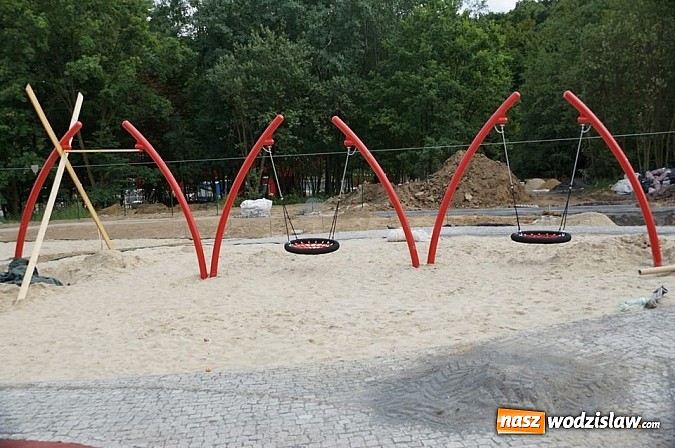 Zdjęcie w galerii na portalu naszwodzislaw.com: Co dzieje się na placu budowy Rodzinnego Parku Rozrywki? wiadomości z regionu