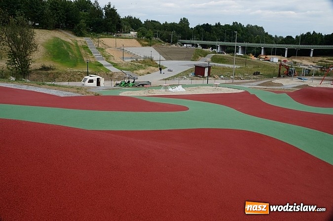 Zdjęcie w galerii na portalu naszwodzislaw.com: Co dzieje się na placu budowy Rodzinnego Parku Rozrywki? wiadomości z regionu