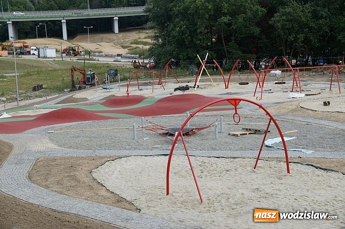 Zdjęcie w galerii na portalu naszwodzislaw.com: Co dzieje się na placu budowy Rodzinnego Parku Rozrywki? wiadomości z regionu
