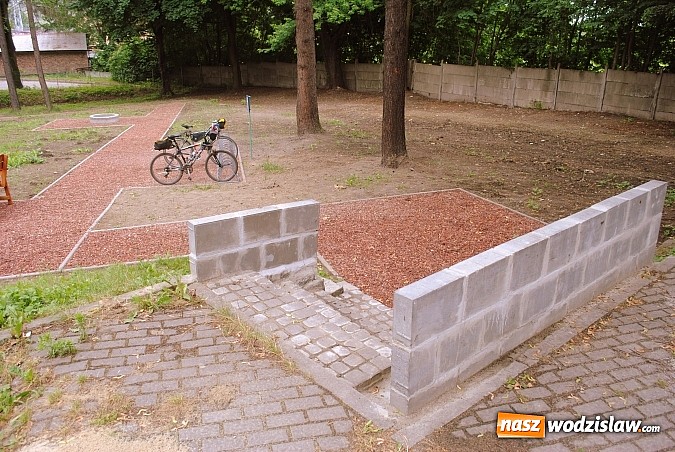 Zdjęcie w galerii na portalu naszwodzislaw.com: Odnowiono park wok&oacute;ł Willi Dyrektora w Radlinie wiadomości z regionu