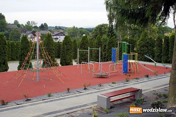 Zdjęcie w galerii na portalu naszwodzislaw.com: Nowy plac zabaw i urządzenia do ćwiczeń - zakończona inwestycja przy Zespole Szk&oacute;ł w Mszanie wiadomości z regionu