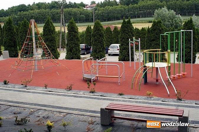 Zdjęcie w galerii na portalu naszwodzislaw.com: Nowy plac zabaw i urządzenia do ćwiczeń - zakończona inwestycja przy Zespole Szk&oacute;ł w Mszanie wiadomości z regionu