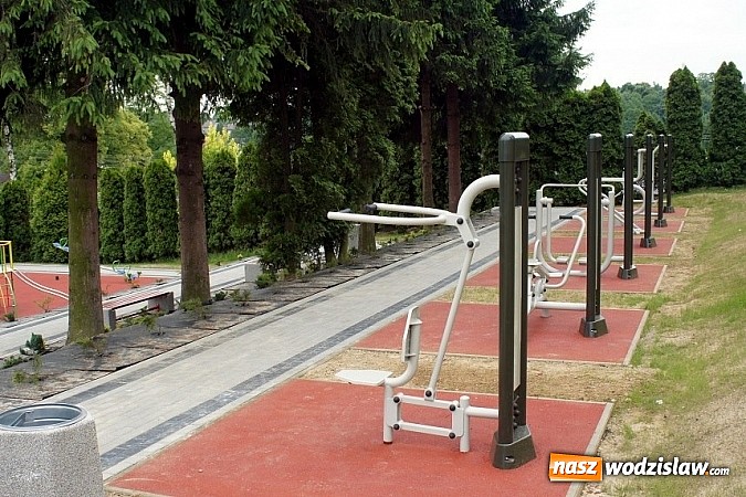 Zdjęcie w galerii na portalu naszwodzislaw.com: Nowy plac zabaw i urządzenia do ćwiczeń - zakończona inwestycja przy Zespole Szk&oacute;ł w Mszanie wiadomości z regionu
