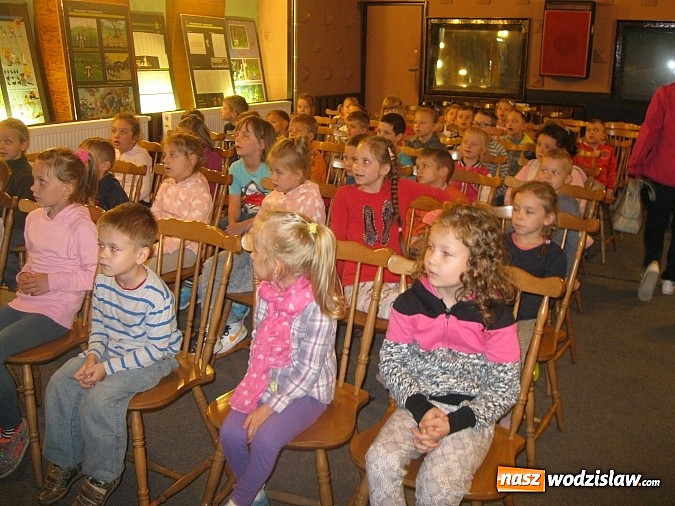 Zdjęcie w galerii na portalu naszwodzislaw.com: Przedszkolaki z PP nr 18 wybrały się na niezwykłą przygodę świata bajek wiadomości z regionu